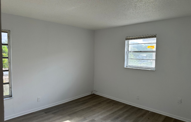 5741 SW 36 CT
