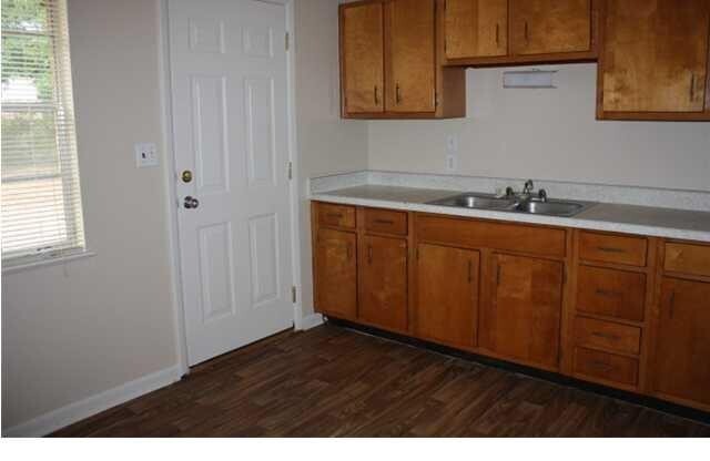 2 beds, 1 bath, $1,174