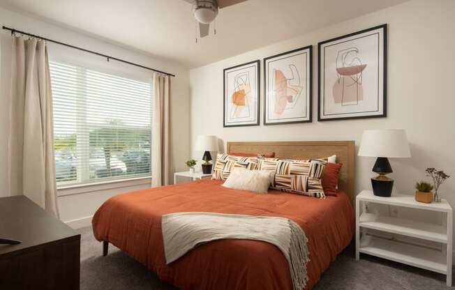 Bedroom with cozy bed at Allure on Parkway, Lake Mary, FL, 32746
