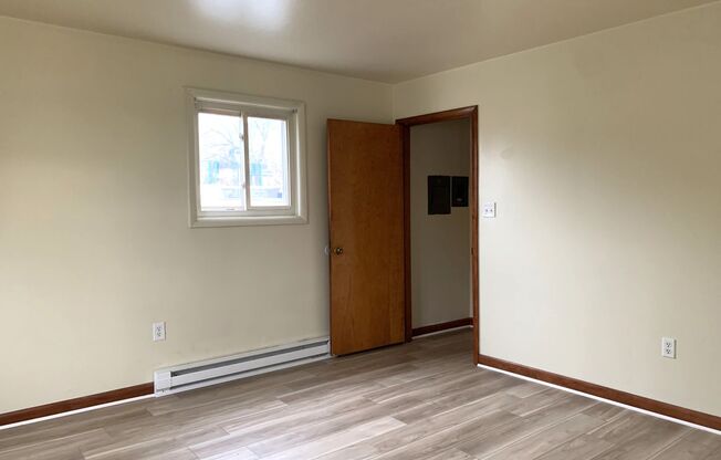 2 beds, 1 bath, $1,200, Unit 835 A