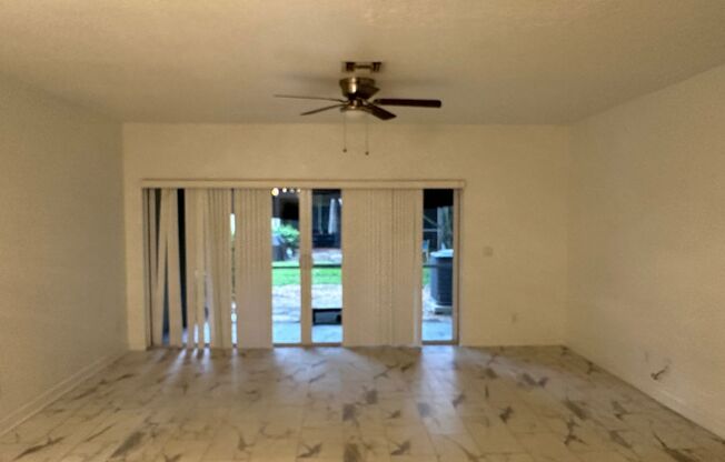 Townhouse in Pelican Pointe in Pembroke Pines