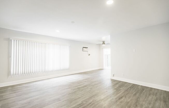 2 beds, 1 bath, 895 sqft, $1,998, Unit 106
