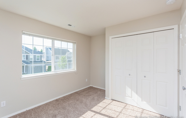 3 beds, 2.5 baths, $2,550