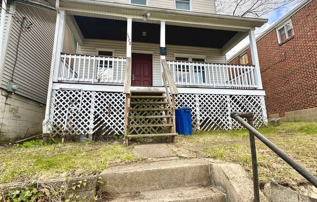 2 Bed 1 Bath home in Beechview - Close to Downtown, Public Transit - Available Now!