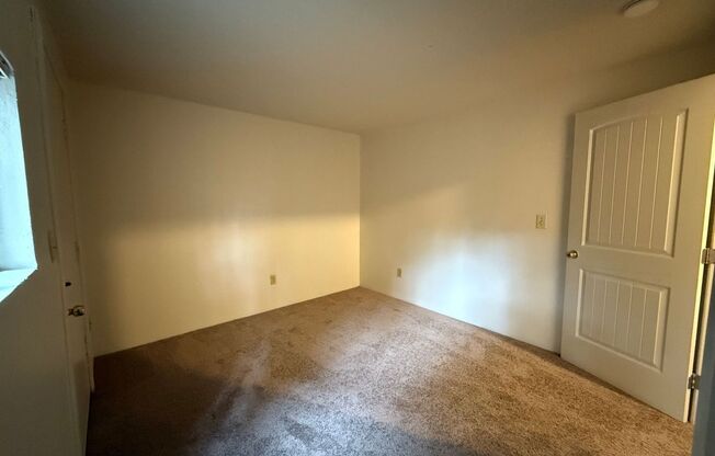 2 beds, 1 bath, 669 sqft, $1,245, Unit 39