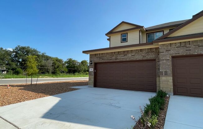 BRAND NEW 3 Bedroom, 2.5 Bathroom, Two-story Duplex with a huge back yard in New Braunfels!