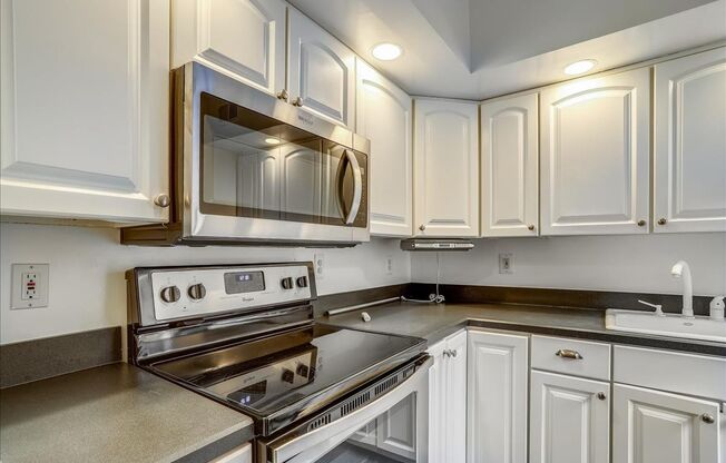 Updated townhome in popular Paper Mill Court. Walk to Georgetown Waterfront and more!