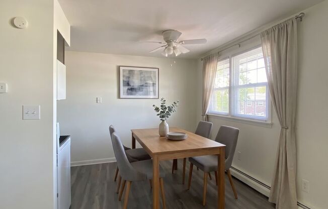 2 beds, 1 bath, 810 sqft, $1,595, Unit 00 - J- 8
