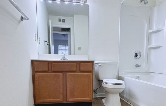 1 bed, 1 bath, 750 sqft, $1,195, Unit 050