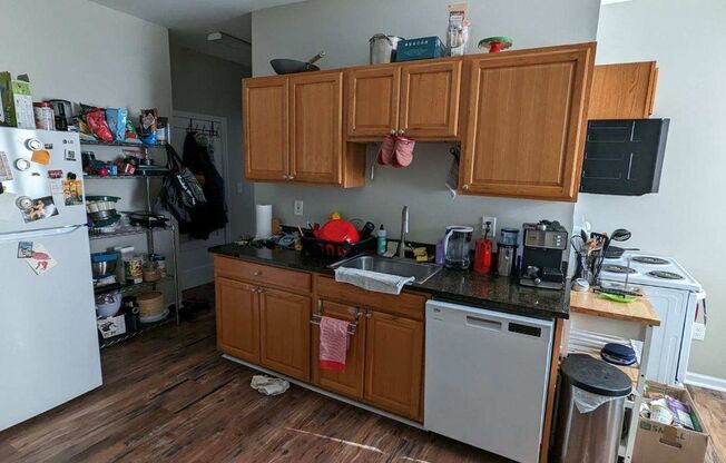 2 beds, 1 bath, $1,350, Unit #302 (8)
