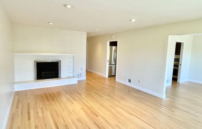 3BR/2BA Noe Valley Condo! Parking!  Laundry!  Flat Yard! PROGRESSIVE
