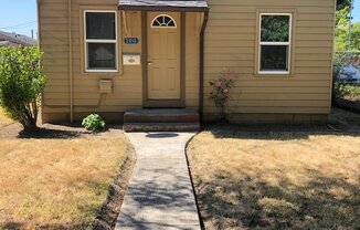 2 beds, 1 bath, 725 sqft, $1,350, Unit Highw2010