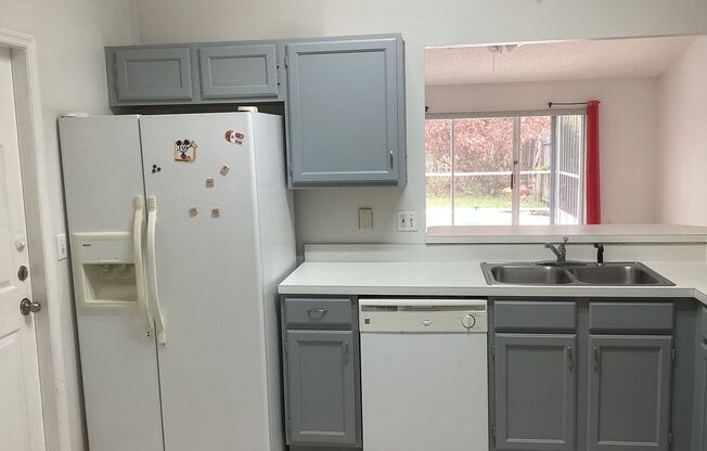 3 beds, 2 baths, $2,200