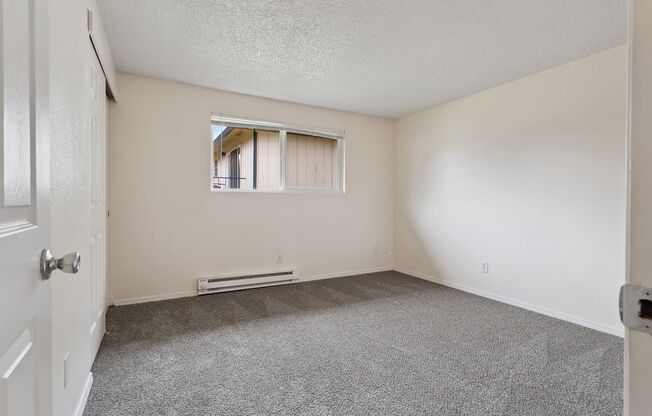 2 beds, 1 bath, 742 sqft, $1,595, Unit 29