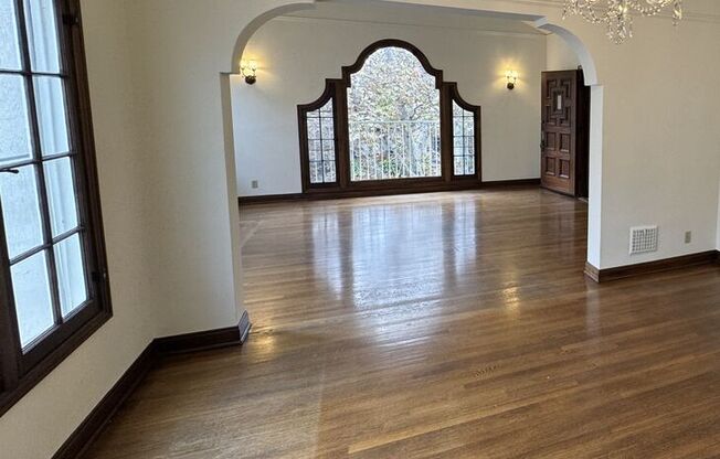 326 1/2 N SYCAMORE AVE