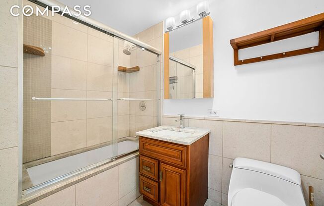3 beds, 2 baths, 957 sqft, $7,800, Unit 7L