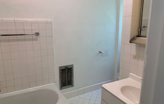 2 beds, 1 bath, $2,850