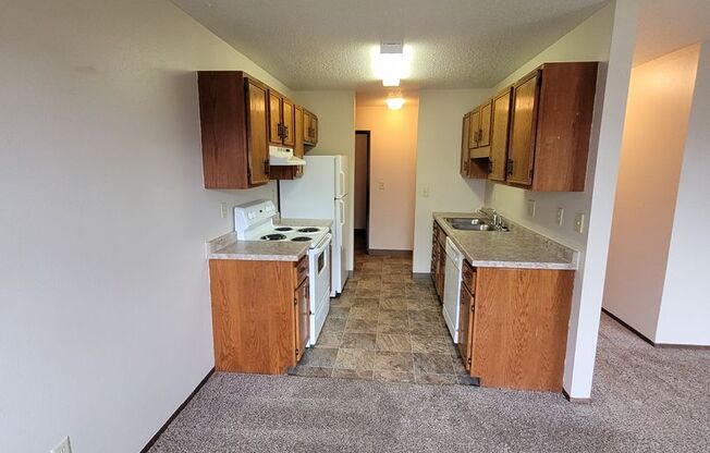 2 beds, 1 bath, 920 sqft, $725