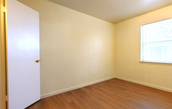 2 beds, 1 bath, 850 sqft, $995, Unit Unit 1