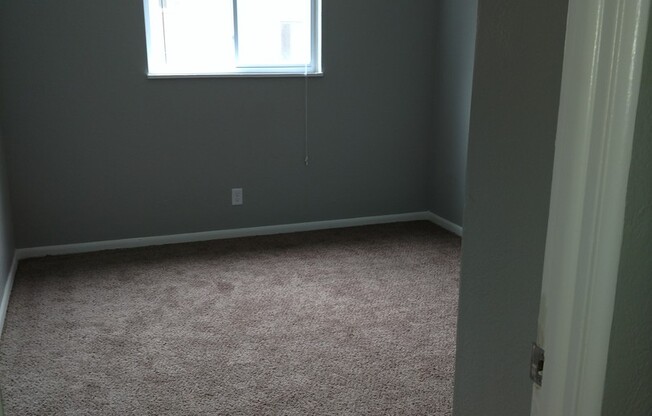 2 beds, 1 bath, 750 sqft, $1,070, Unit B03 1024 16