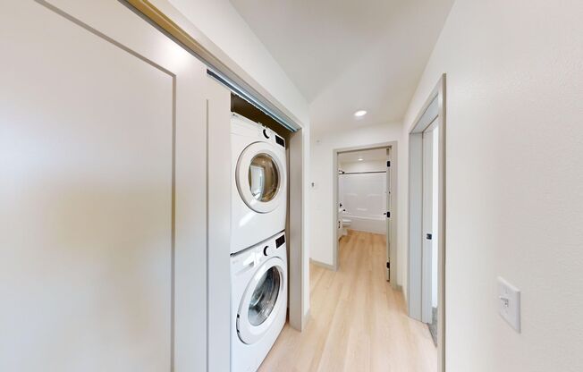 3 beds, 2 baths, 974 sqft, $1,425, Unit 6000-204