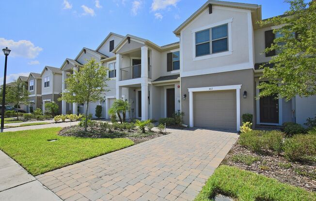Modern 3/2.5 Spacious Townhome with Gorgeous Lake Views and 1 Car Garage in Thornbrooke - Sanford!