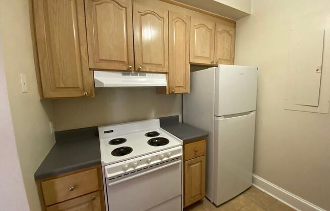 2 beds, 1 bath, 1,200 sqft, $1,399, Unit Apt #7