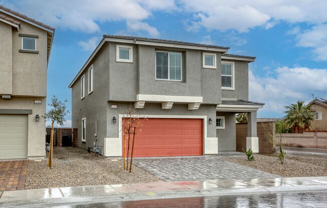 Beautiful 5 Bed / 3 Bath Home Near Everything!