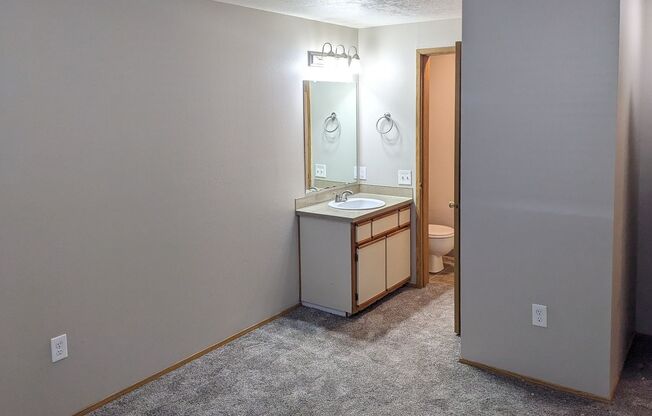 2 beds, 2 baths, 950 sqft, $1,295, Unit 31