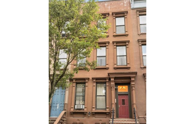 46 W 126 ST