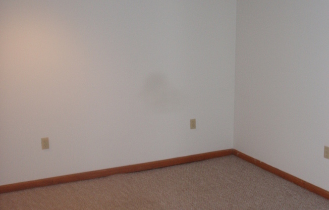 2 beds, 1 bath, $1,195, Unit 7