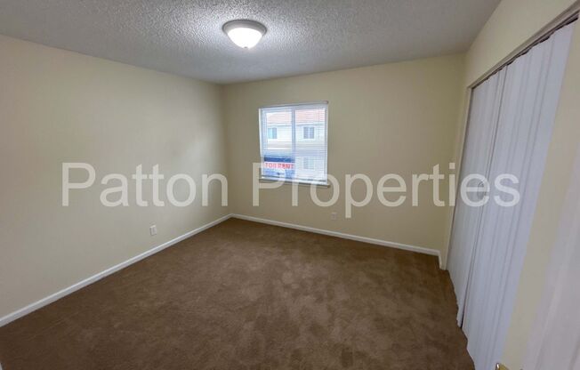 2 beds, 1 bath, 1,009 sqft, $1,095, Unit J2