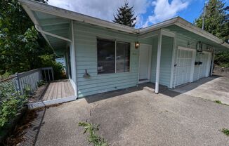 Two Bedroom Duplex in the Heart of Bremerton, Available Now - Short Term Okay!