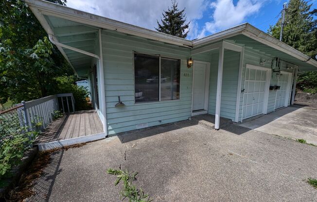 Two Bedroom Duplex in the Heart of Bremerton, Available Now - Short Term Okay!