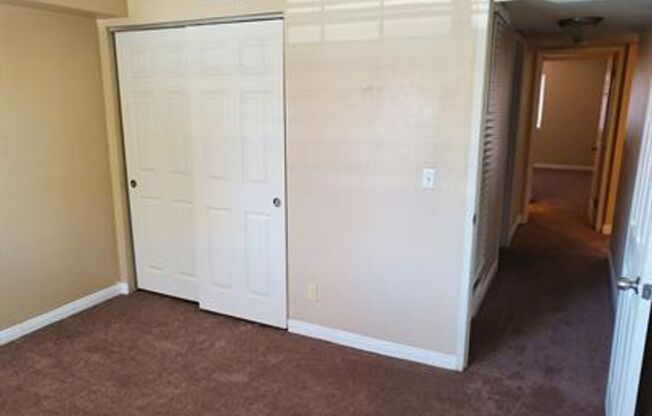 2 beds, 2 baths, $1,300, Unit #2012
