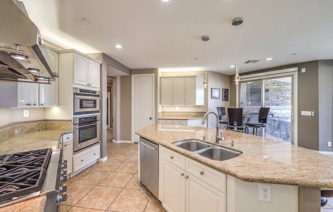 3 beds, 3 baths, $6,995