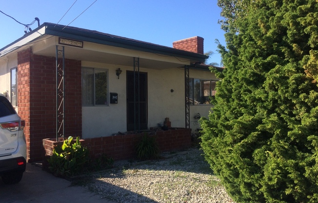 3 beds, 2 baths, $3,500, Unit Front House