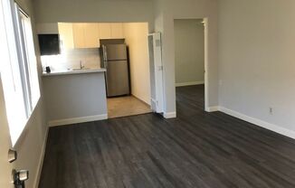 1 bed, 1 bath, 695 sqft, $2,345, Unit 725 1/2