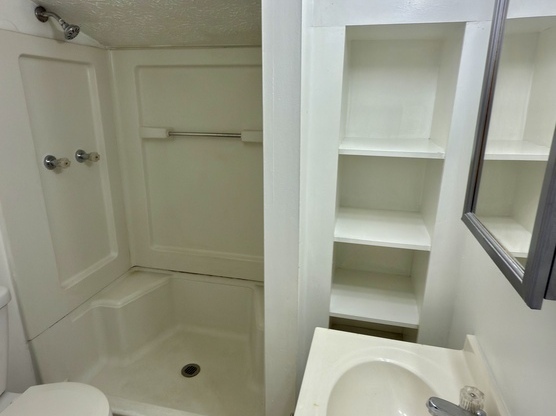 54 E 220 ST