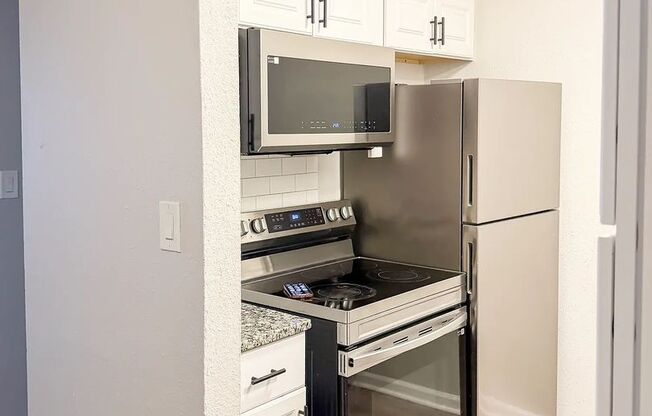 2 beds, 1 bath, 800 sqft, $995, Unit 12314-02