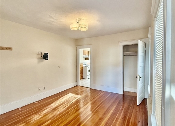 1 bed, 1 bath, 600 sqft, $2,080, Unit 17