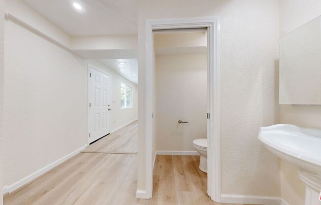 Studio, 1 bath, 300 sqft, $1,650