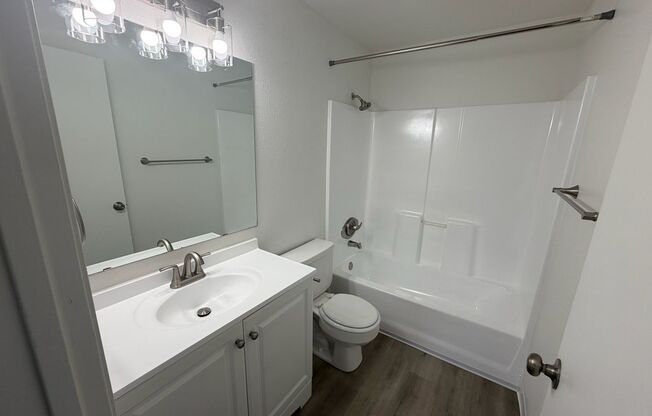 2 beds, 2 baths, 940 sqft, $1,575, Unit 15-36