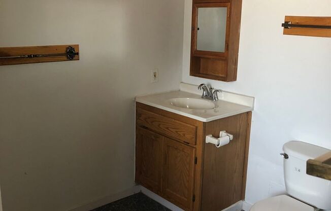 2 beds, 1 bath, $665