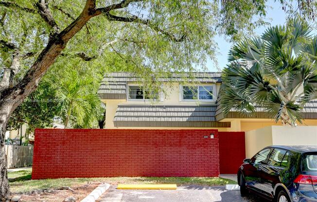 8483 SW 137 AVE