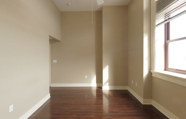 2 beds, 2 baths, 1,295 sqft, $2,090, Unit 202