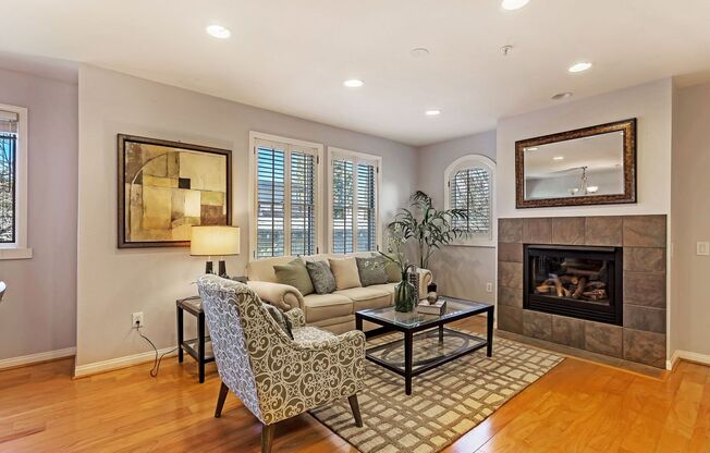Gorgeous Spacious TownHome in Downtown Mountain View: Three Bedrooms, Two and Half Bathrooms