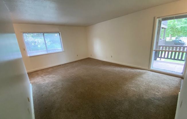 2 beds, 1 bath, 680 sqft, $650, Unit 1002B