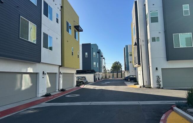 Beautiful Newly-Built 2023: 3 Bedroom 3.5 Bathroom Attached Tri-Level Townhouse With Den