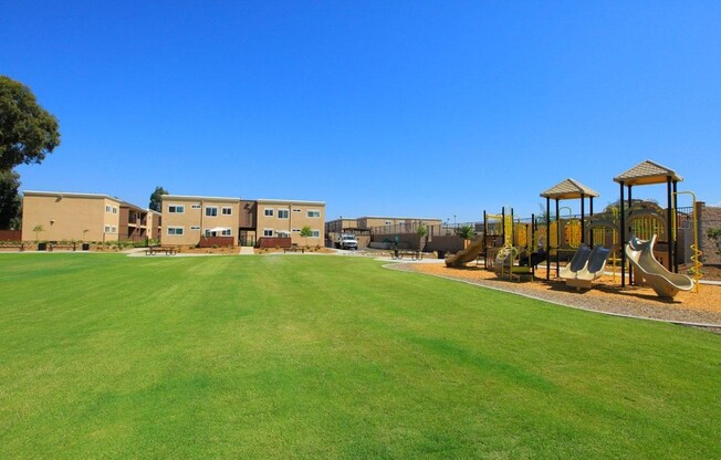 3 beds, 1 bath, 1,082 sqft, $2,795, Unit G202